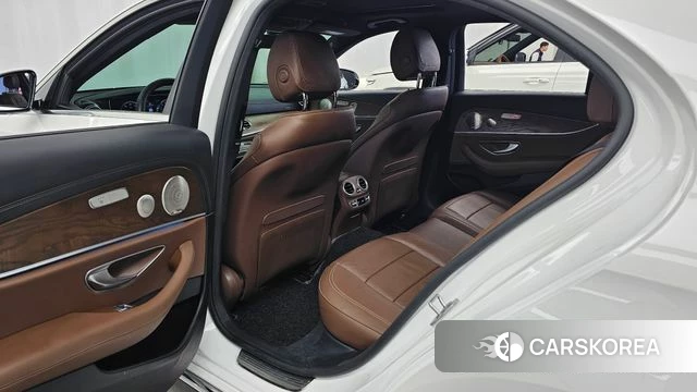 Mercedes-Benz E-Class W213 2021 Белый из Кореи, фото 3