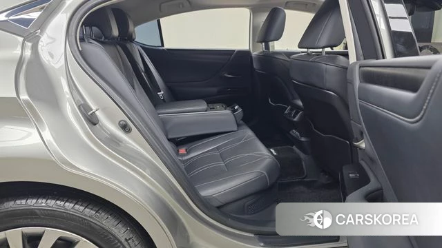 Lexus ES300h 7th generation 2023 Серебристо-серый из Кореи, фото 3