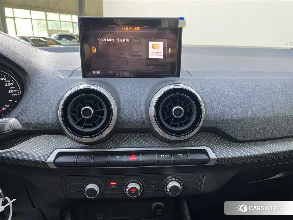 Audi Q2L 2023 Red/purple из Китая, фото 3