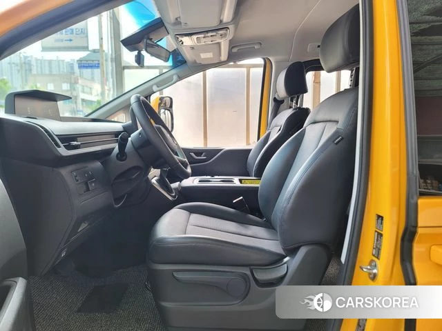 Hyundai Staria 2025 Желтый из Кореи, фото 3