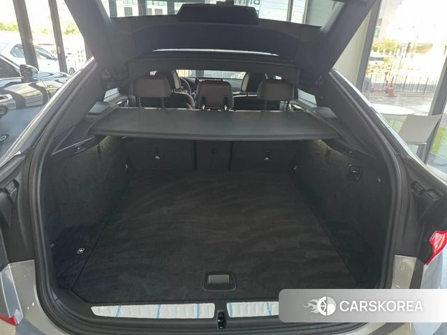 BMW 6 Series GT (G32) 2024 Серебристо-серый из Кореи, фото 3