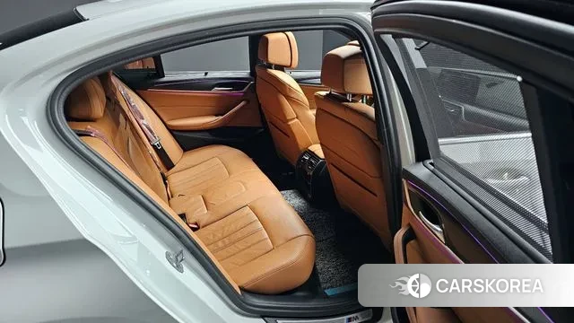 BMW 5 Series (G30) 2023 Белый из Кореи, фото 3