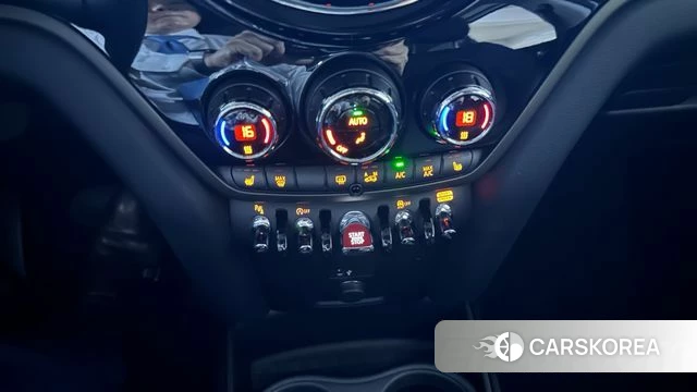 Mini Cooper Countryman 2023 Черный из Кореи, фото 3