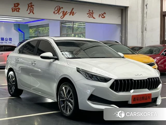 Kia K3 2023 Белый из Китая, фото 3