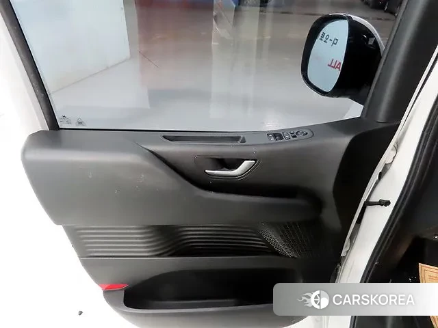 Hyundai Staria 2023 Белый из Кореи, фото 3