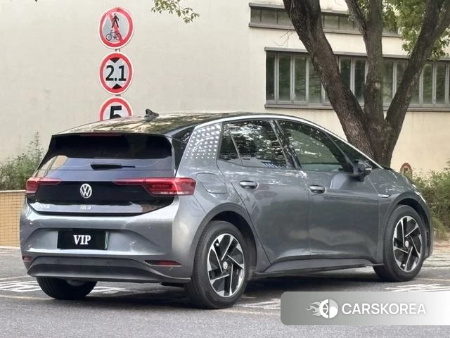 Volkswagen ID.3 2023 Серебристо-серый из Китая, фото 3
