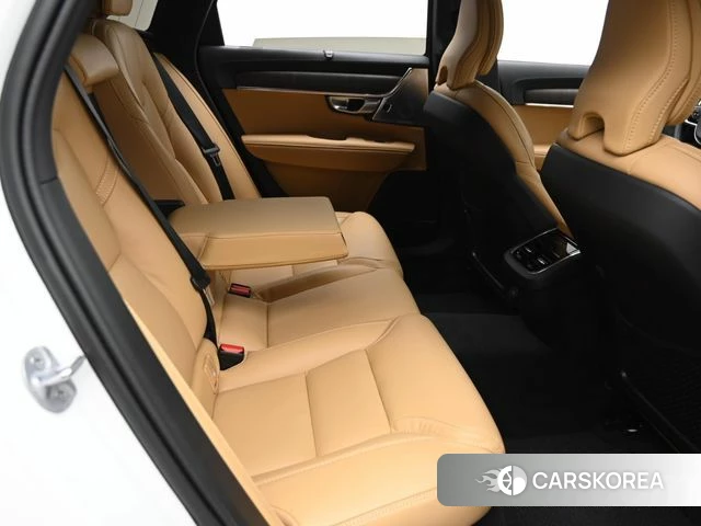 Volvo V90 Cross-Country 2023 Белый из Кореи, фото 3