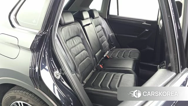 Volkswagen Tiguan second Generation 2022 Черный из Кореи, фото 3