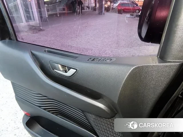 Hyundai Staria 2021 Черный из Кореи, фото 3