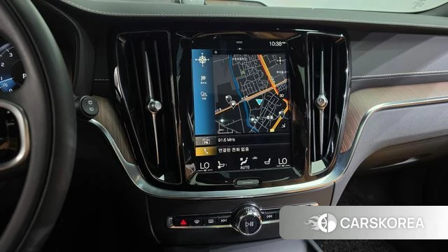 Volvo V60 Cross-Country 2nd Generation 2021 Белый из Кореи, фото 3