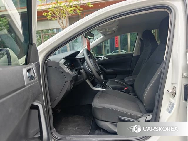 Volkswagen Polo 2023 Белый из Китая, фото 3