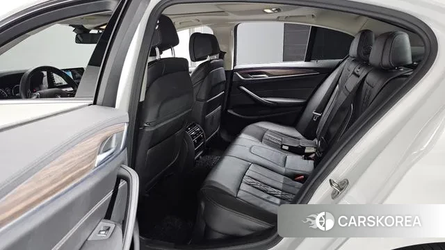 BMW 5 Series (G30) 2018 Белый из Кореи, фото 3