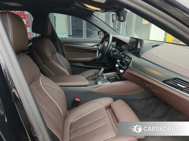 BMW 5 series PHEV 2023 Черный из Китая, фото 3