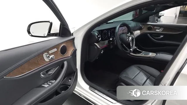 Mercedes-Benz E-Class W213 2021 Белый из Кореи, фото 3