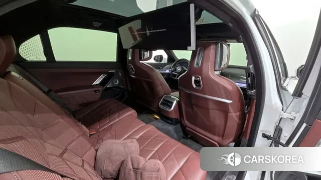 BMW i7 (G70) 2023 Белый из Кореи, фото 3