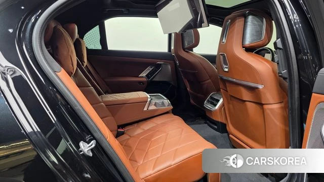 BMW 7 Series (G70) 2024 Черный из Кореи, фото 3