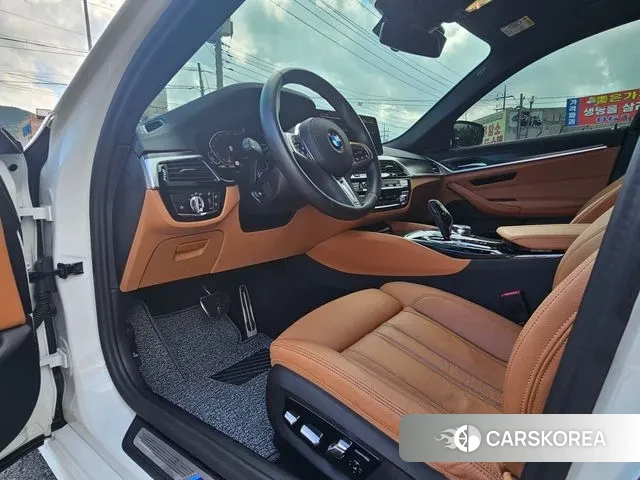 BMW 5 Series (G30) 2023 Белый из Кореи, фото 3