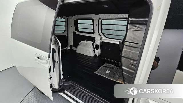 Hyundai Staria 2024 Белый из Кореи, фото 3
