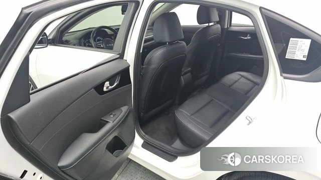 Kia The New K3 2nd generation 2023 Белый из Кореи, фото 3