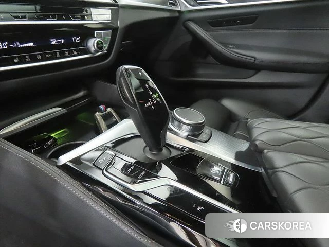 BMW 5 Series (G30) 2022 Цвет тростника из Кореи, фото 3