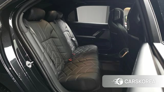 BMW 7 Series (G70) 2024 Черный из Кореи, фото 3