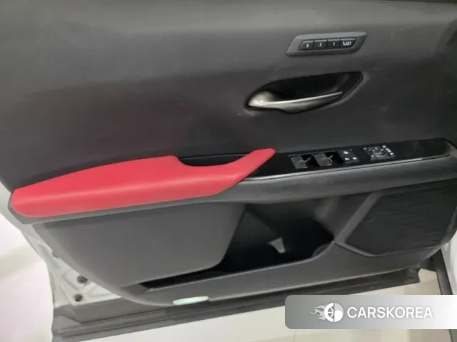 Lexus UX250h 2021 Белый из Кореи, фото 3