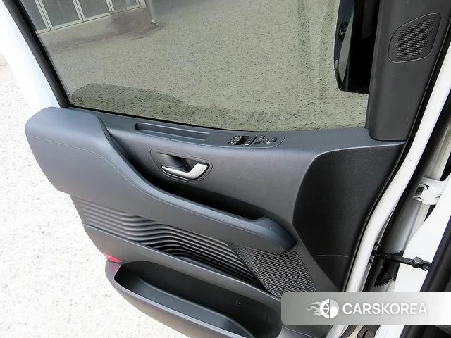 Hyundai Staria 2025 Белый из Кореи, фото 3