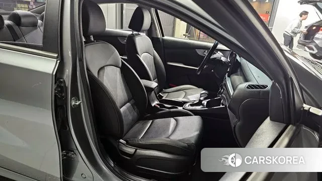 Kia The New K3 2nd generation 2022 Серый из Кореи, фото 3