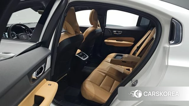 Volvo S60 3rd generation 2021 Белый из Кореи, фото 3