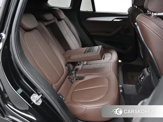 BMW X1 (F48) 2022 Черный из Кореи, фото 3