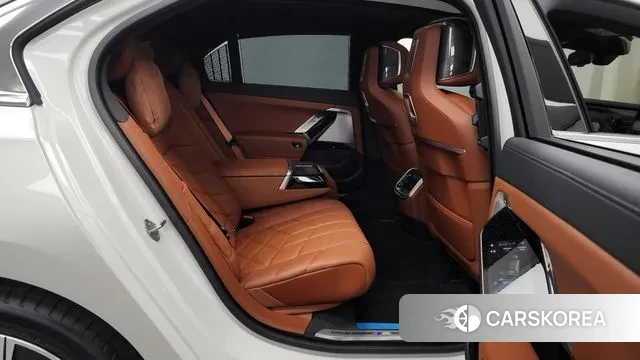 BMW 7 Series (G70) 2024 Белый из Кореи, фото 3