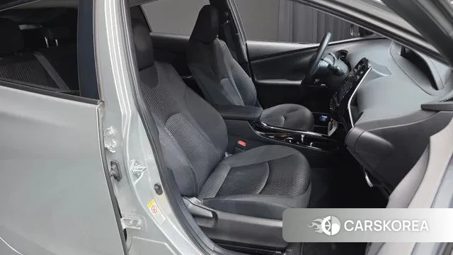 Toyota Prius 4th Generation 2018 Серебряный из Кореи, фото 3