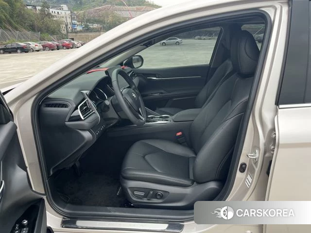 Toyota Camry 2021 Серебристо-серый из Китая, фото 3