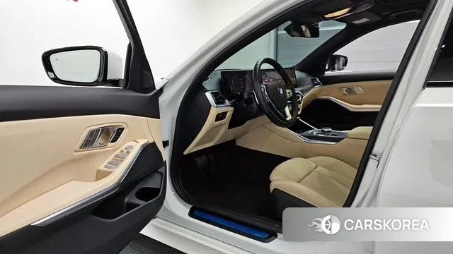 BMW 3 Series (G20) 2024 Белый из Кореи, фото 3