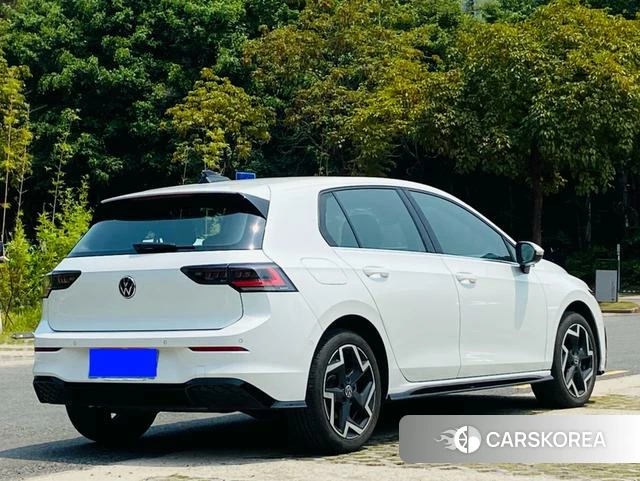 Volkswagen Golf 2025 Белый из Китая, фото 3