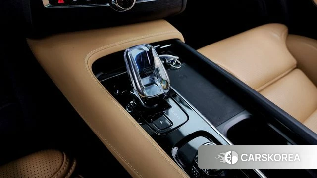 Volvo XC90 second Generation 2023 Белый из Кореи, фото 3
