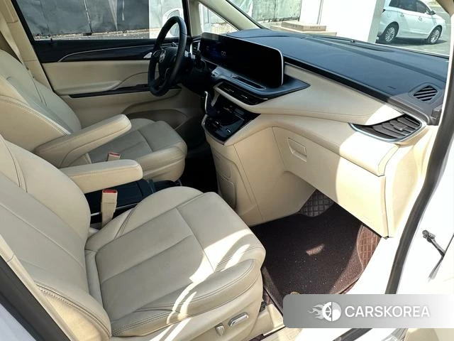 Buick GL8 2024 Белый из Китая, фото 3