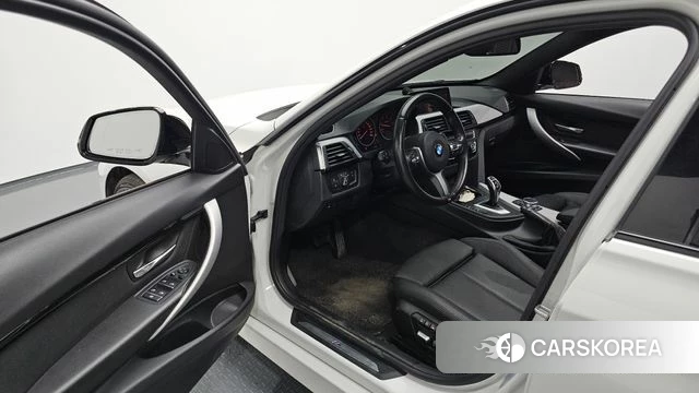 BMW 3 Series (F30) 2018 Белый из Кореи, фото 3