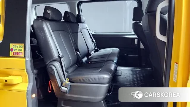 Hyundai Staria 2023 Желтый из Кореи, фото 3