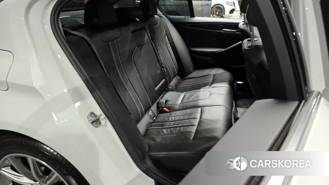 BMW 5 Series (G30) 2018 Белый из Кореи, фото 3