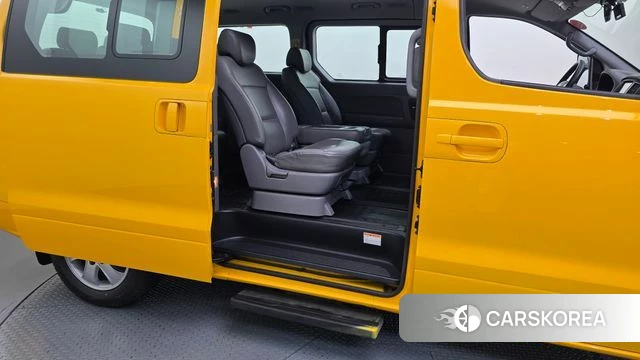 Hyundai The New Grand Starex 2021 Желтый из Кореи, фото 3
