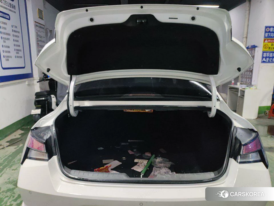 Hyundai Elantra 2022 Белый из Китая, фото 3