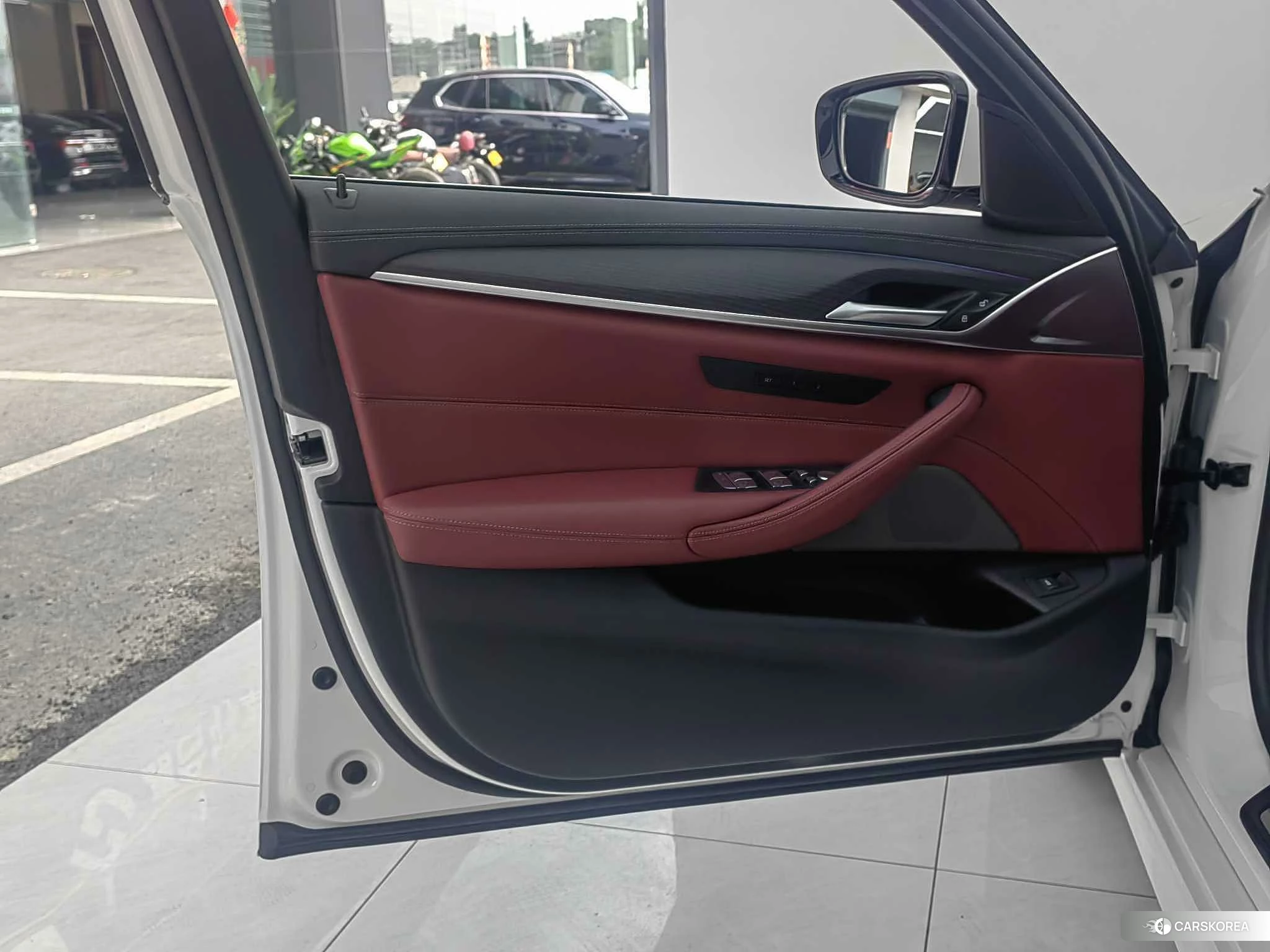 BMW 5 series 2022 Белый из Китая, фото 3