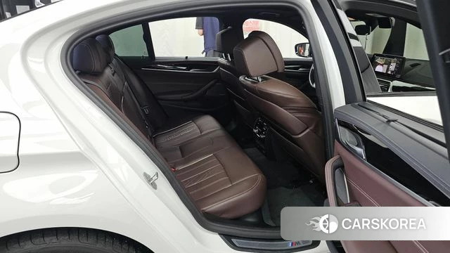 BMW 5 Series (G30) 2023 Белый из Кореи, фото 3