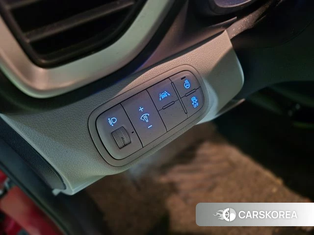 Hyundai Venue 2022 Красный из Кореи, фото 3