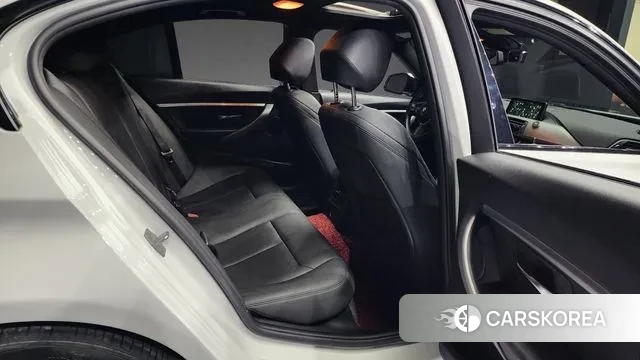 BMW 3 Series (F30) 2018 Белый из Кореи, фото 3