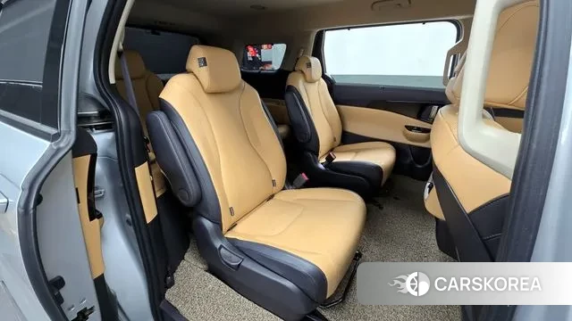 Kia Carnival 4th generation 2022 Серебряный из Кореи, фото 3