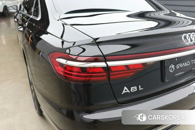 Audi A8 2023 Черный из Китая, фото 3