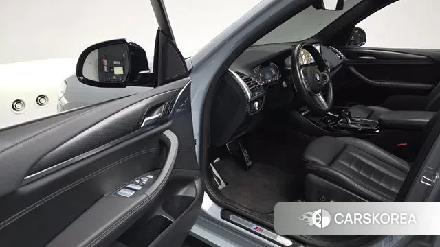 BMW X3 (G01) 2022 Светло-серебряный цвет из Кореи, фото 3