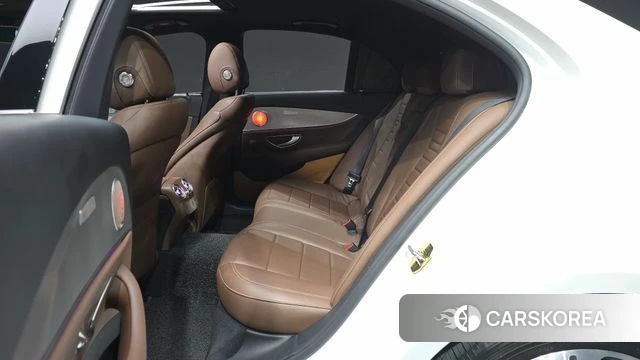 Mercedes-Benz E-Class W213 2018 Белый из Кореи, фото 3